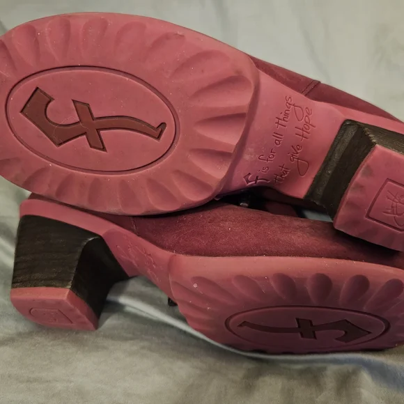 John Fluevog Red Suede Fold-Over Ankle Booties with Pink Sole Accents - Picture 2 of 4